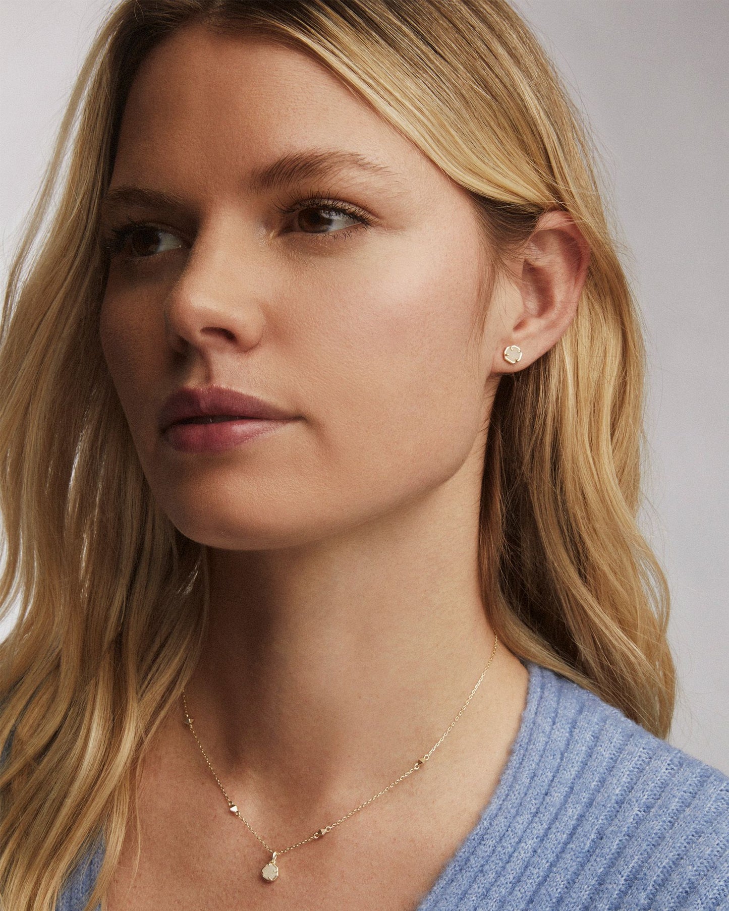 Kendra Scott Nola Gold Pendant Necklace in Iridescent Drusy