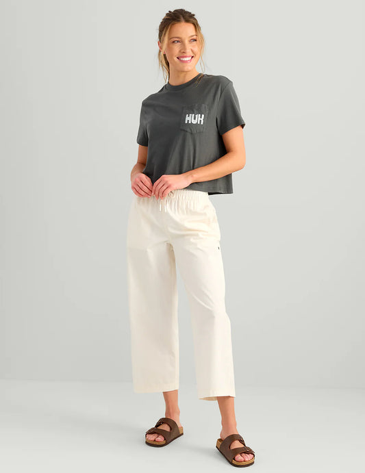 Huk WOMENS OFF HUK POCKET TEE in Dark Shadoiw