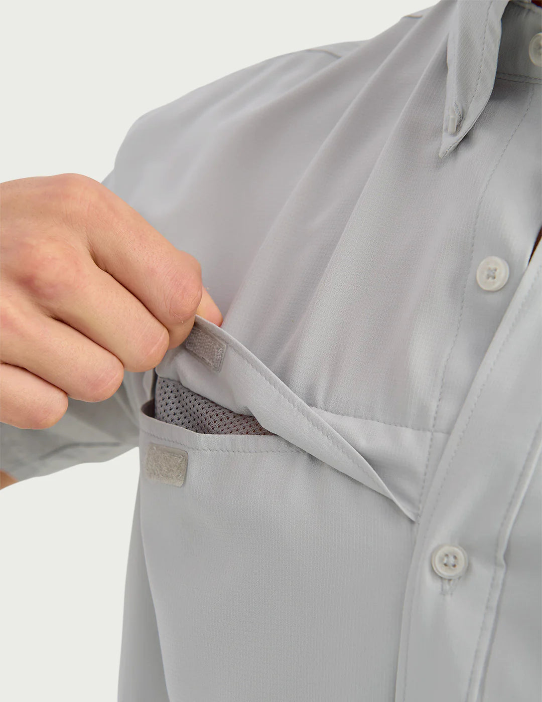 Huk TIDE POINT SHORT SLEEVE BUTTON-DOWN in Seagull