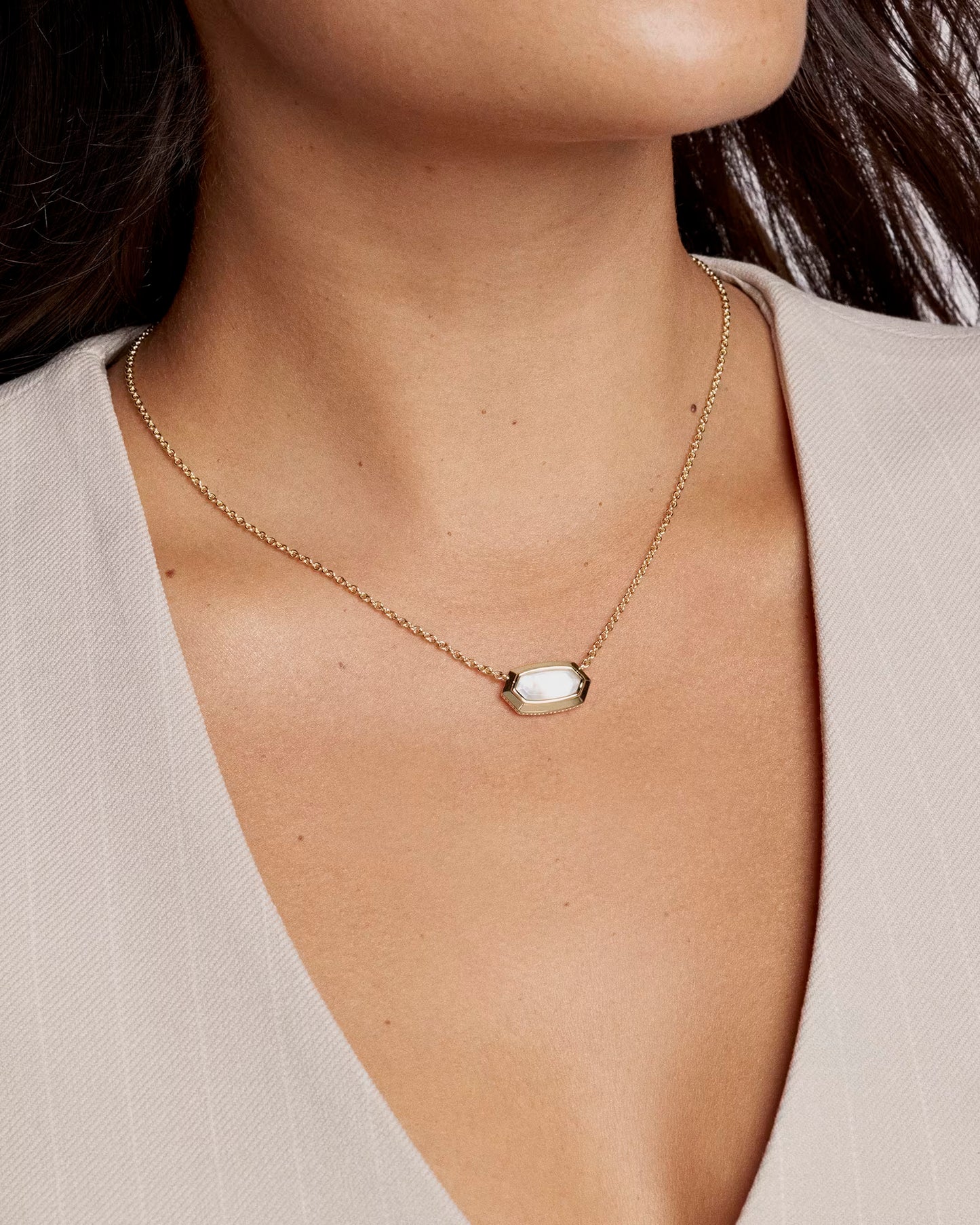 Kendra Scott Elisa Bezel Gold Short Pendant Necklace