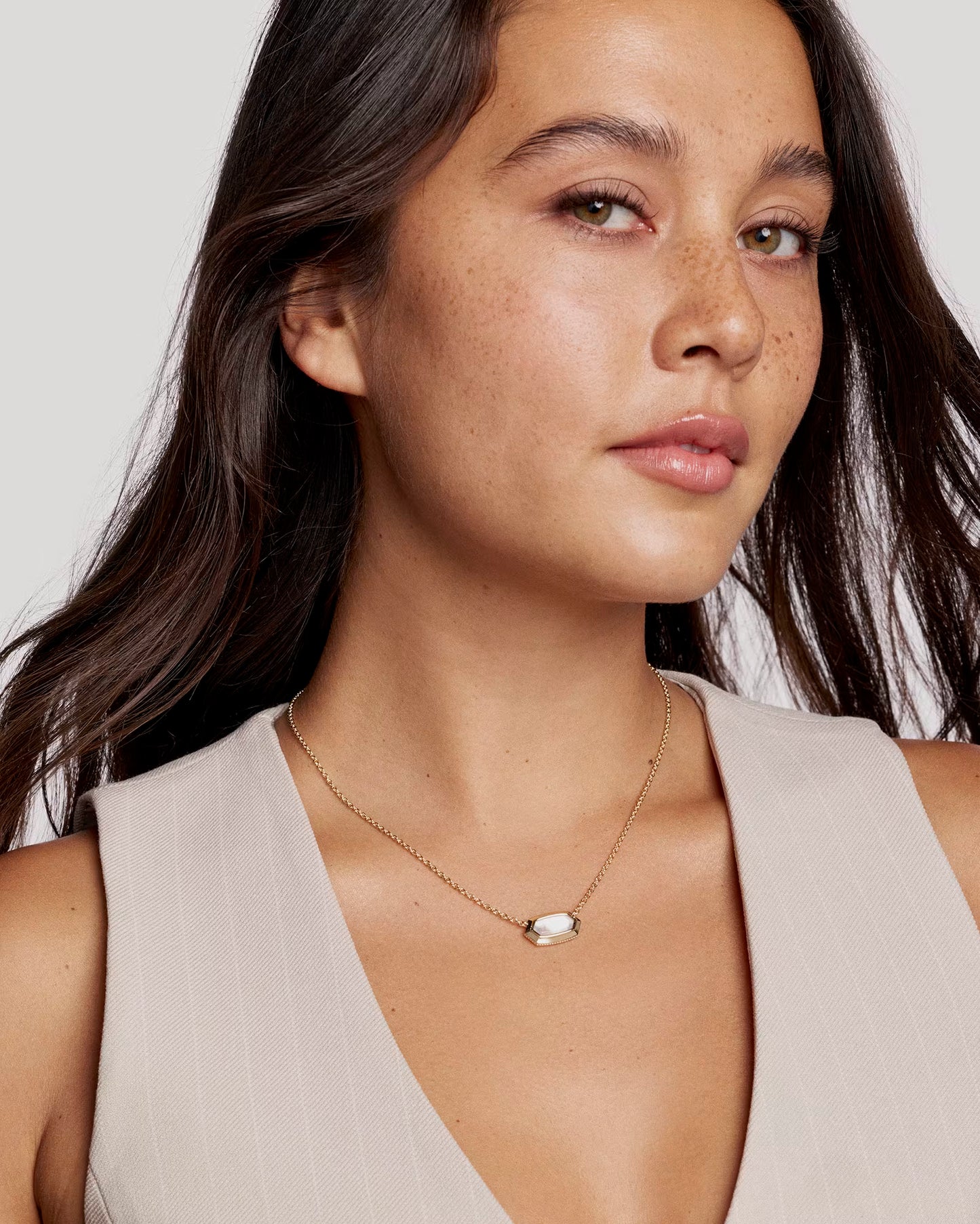 Kendra Scott Elisa Bezel Gold Short Pendant Necklace