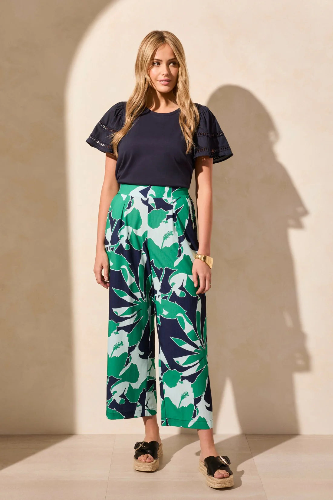FOLIAGE PRINT WIDE LEG PULL ON ANKLE PANT