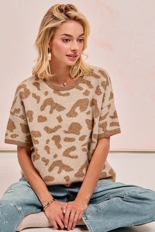 Leopard Printed Short Sleeved Sweater