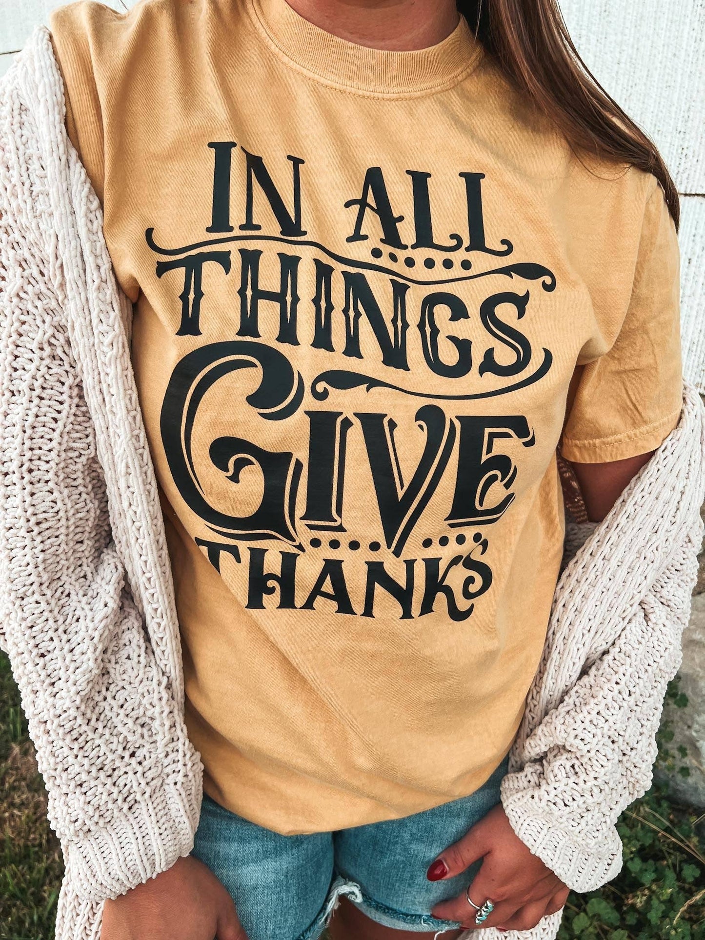 IN ALL THINGS GIVE THANKS TEE