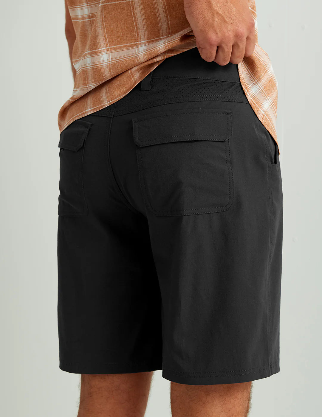 Huk NEXT LEVEL 10.5-INCH SHORT in Black