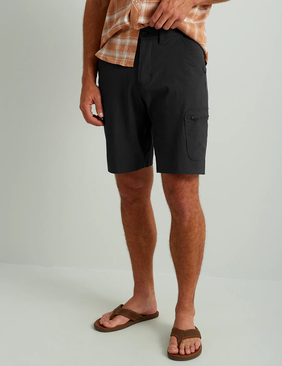 Huk NEXT LEVEL 10.5-INCH SHORT in Black