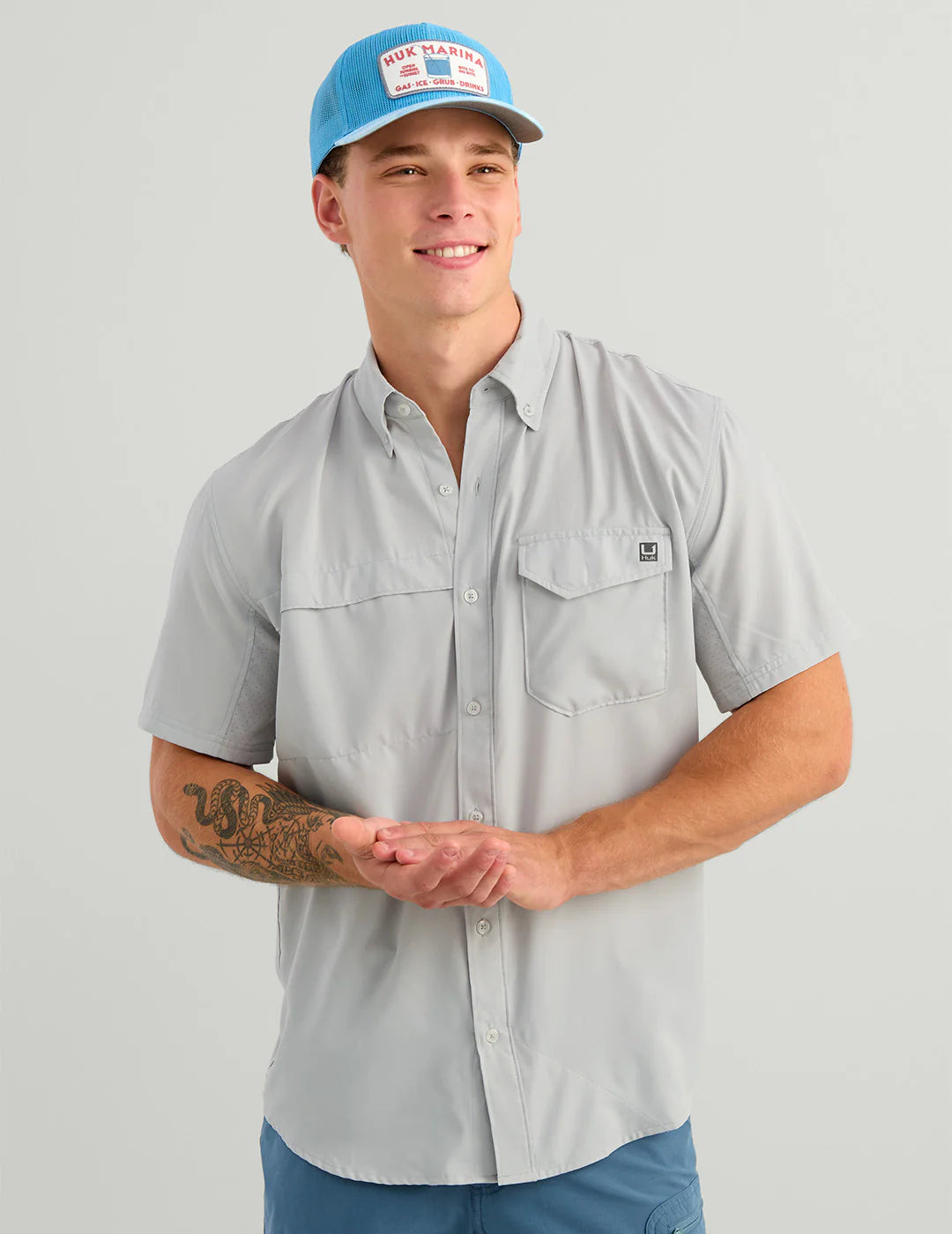 Huk TIDE POINT SHORT SLEEVE BUTTON-DOWN in Seagull
