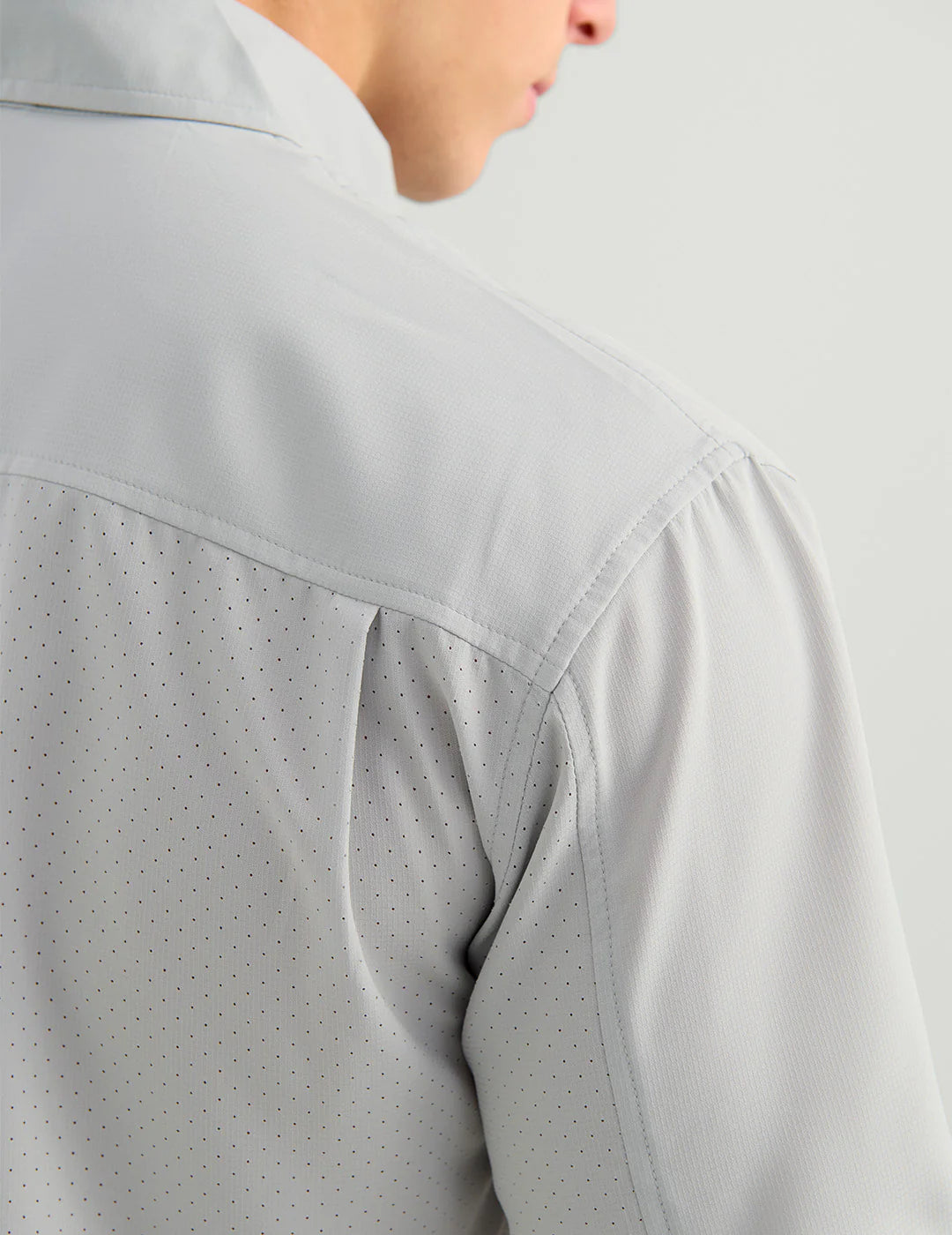 Huk TIDE POINT SHORT SLEEVE BUTTON-DOWN in Seagull