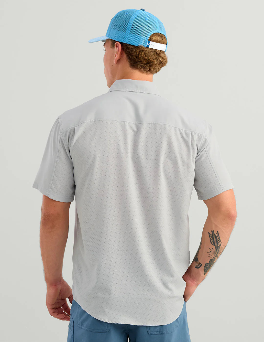 Huk TIDE POINT SHORT SLEEVE BUTTON-DOWN in Seagull