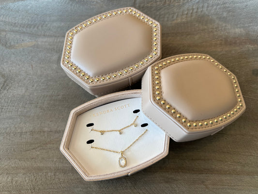 Kendra Scott DAPHNE AND AMELIA NECKLACE JEWELRY BOX GIFT SET GOLD WHITE MIX