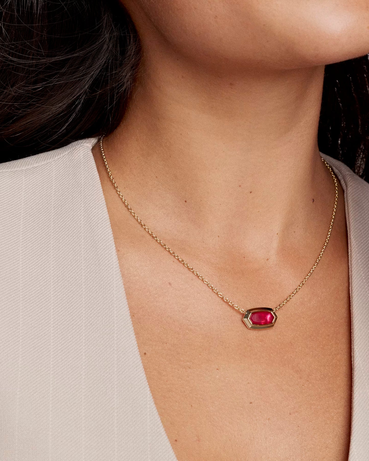 Kendra Scott Elisa Bezel Gold Short Pendant Necklace CARMINE RED ILLUSION