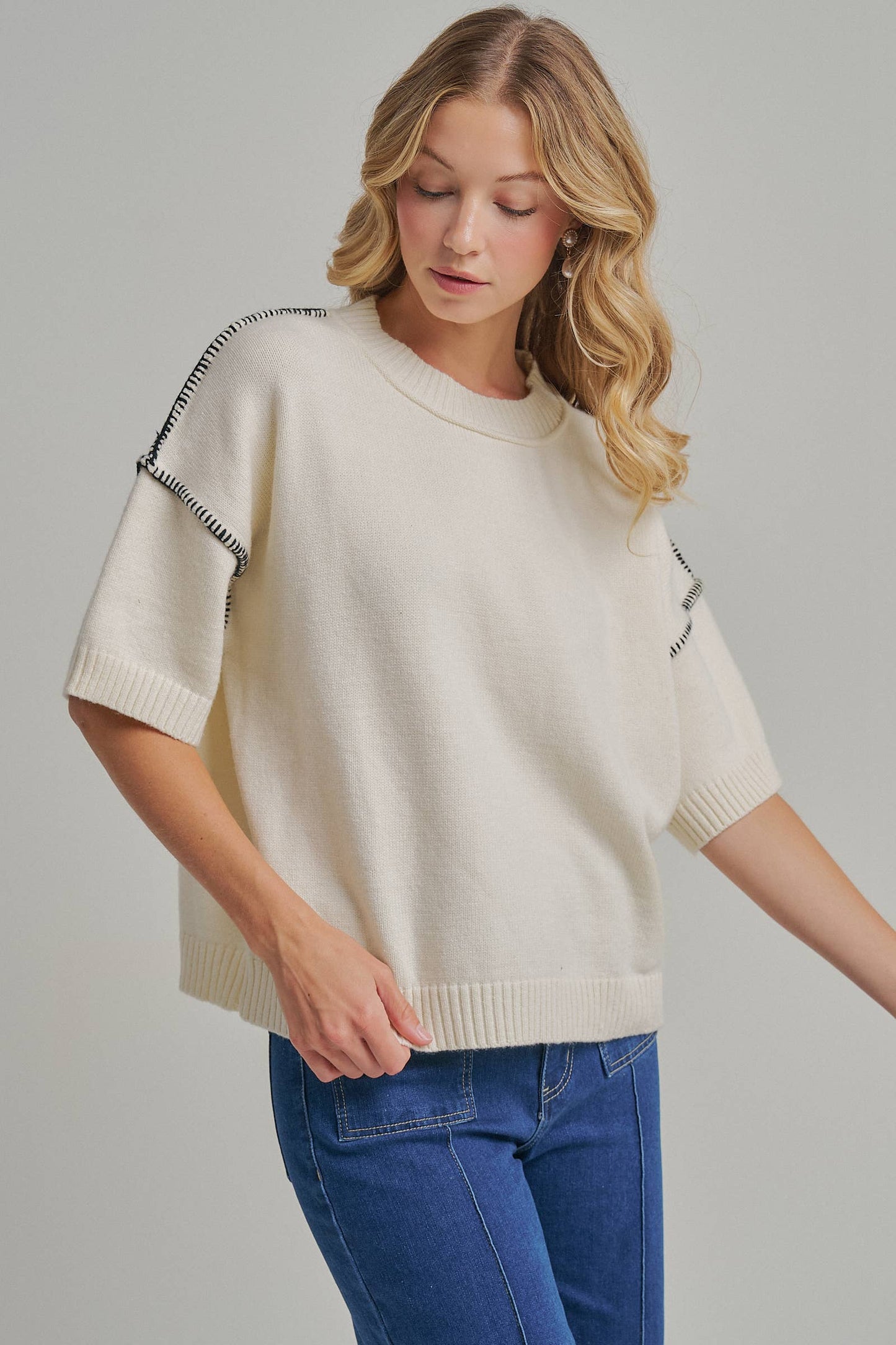 RELAXED FIT SWEATER TOP WITH STITCH DETAIL