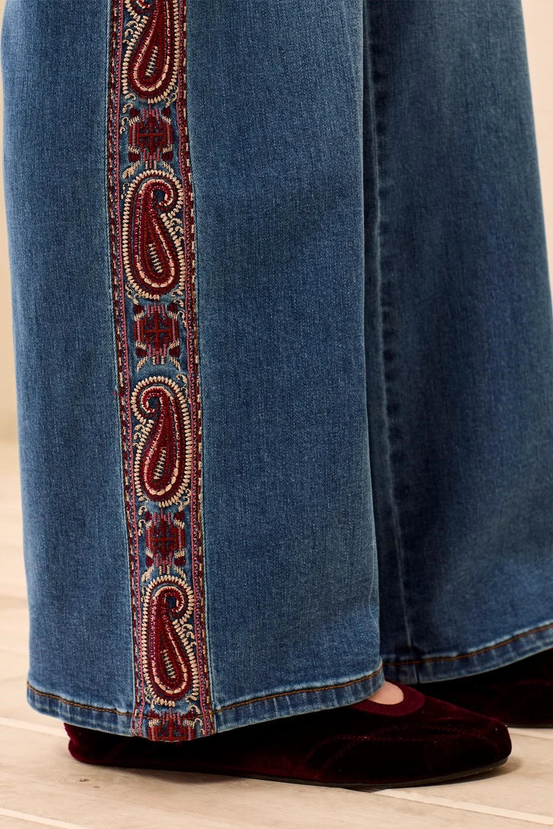 TRIBAL Audrey Wide Leg Jeans with Embroidered Paisley Side Trim