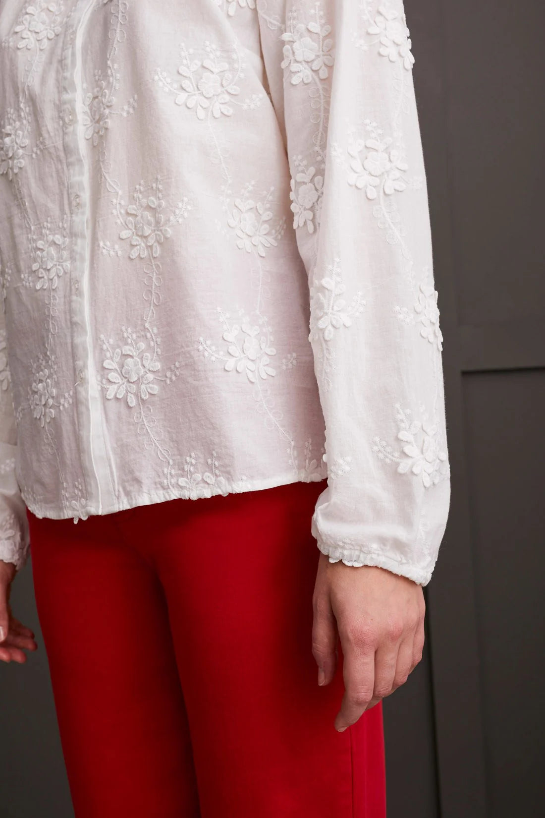 TRIBAL FLORAL EMBROIDERED BLOUSE WITH RUFFLED COLLAR