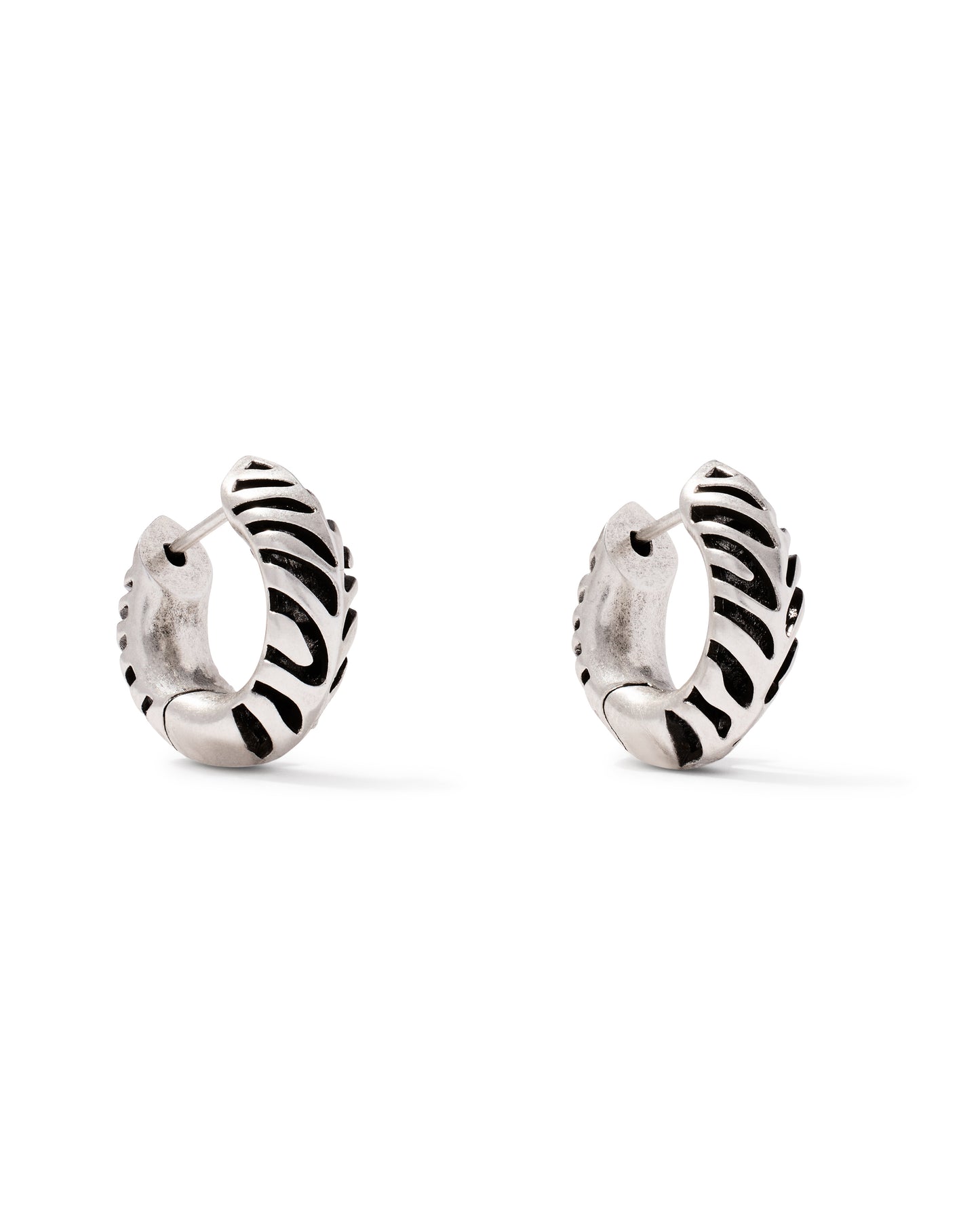 Kendra Scott TIGER STRIPED MIKKI HUGGIE EARRINGS VINTAGE SILVER
